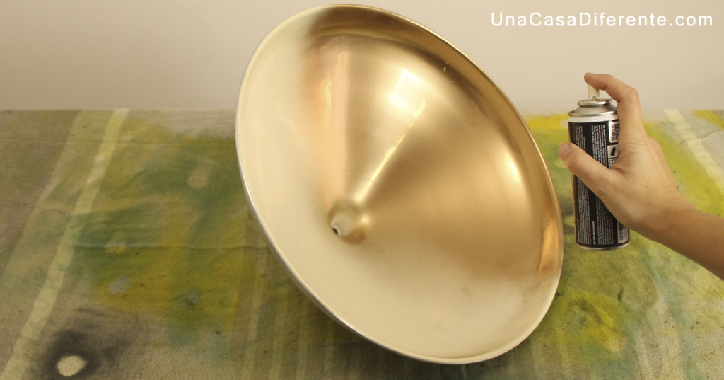 Pintar marco de madera con blanco envejecido - Una Casa Diferente