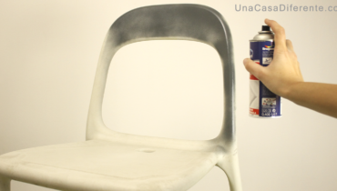 Como-pintar-sillas-de-plástico-con-pintura-spray