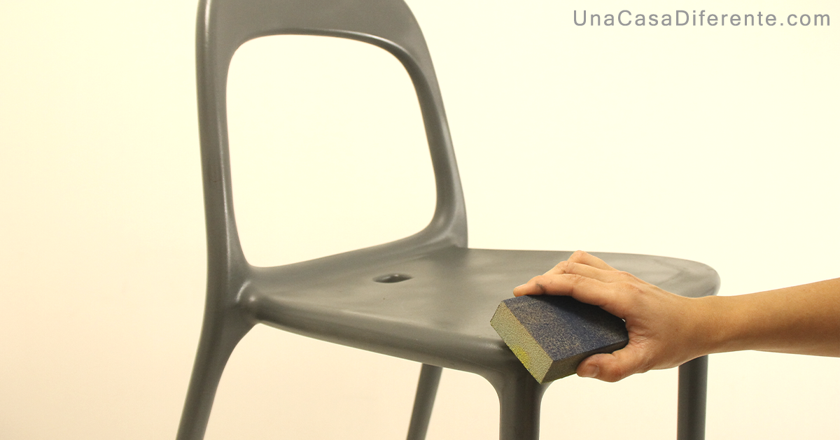 Como pintar sillas de plástico con pintura efecto envejecido